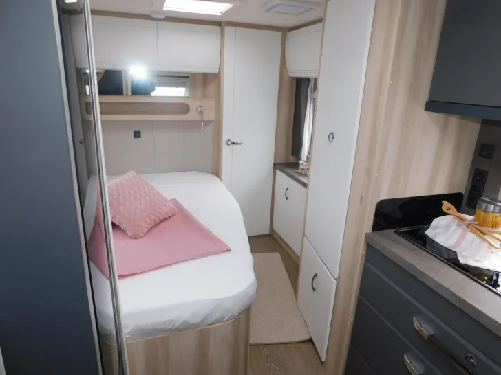 Fahrzeugbild Hobby De Luxe 495 WFB Combi6E, TV-Halter, 1800Kg #11