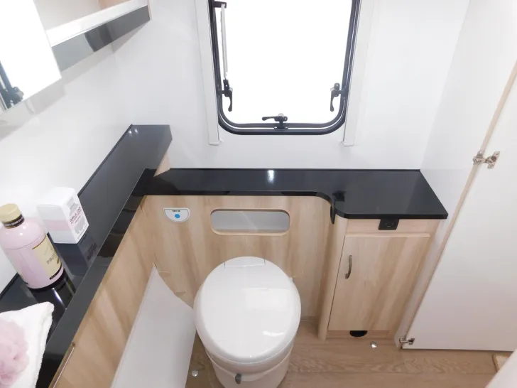 Fahrzeugbild Hobby De Luxe 495 WFB Combi6E, TV-Halter, 1800Kg #22