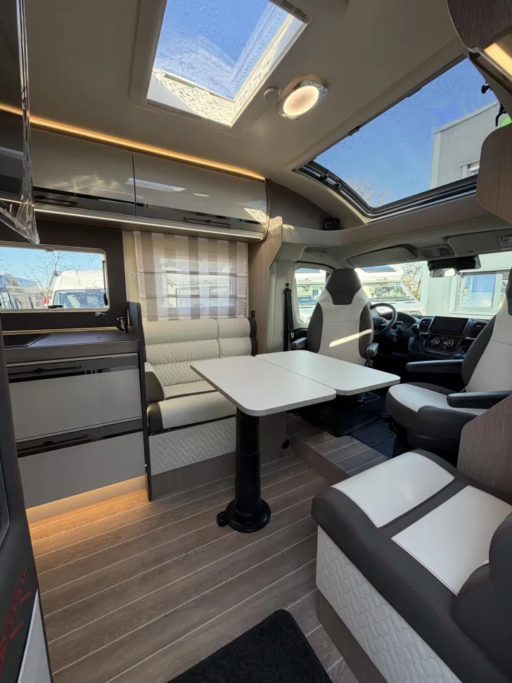 Fahrzeugbild Roller Team Zefiro Power Edition 266 P 180PS 4400kg TV WIFI #8