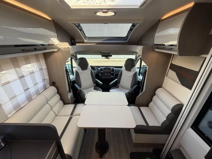 Fahrzeugbild Roller Team Zefiro Power Edition 266 P 180PS 4400kg TV WIFI #9