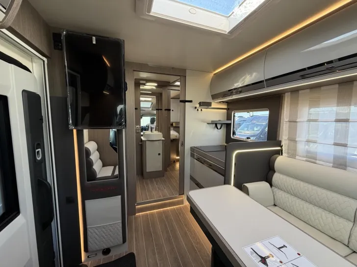 Fahrzeugbild Roller Team Zefiro Power Edition 266 P 180PS 4400kg TV WIFI #11