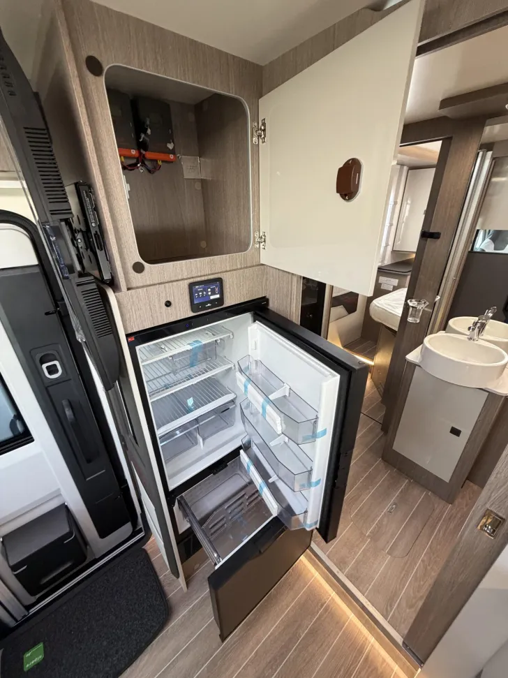 Fahrzeugbild Roller Team Zefiro Power Edition 266 P 180PS 4400kg TV WIFI #15