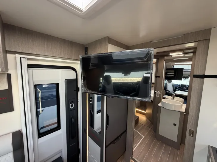 Fahrzeugbild Roller Team Zefiro Power Edition 266 P 180PS 4400kg TV WIFI #16