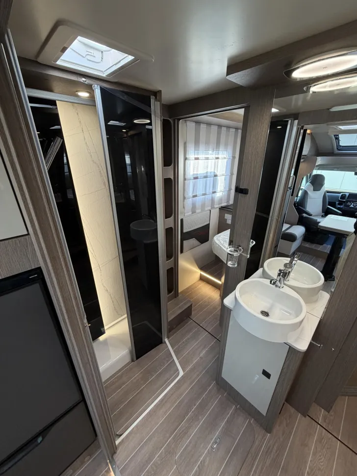 Fahrzeugbild Roller Team Zefiro Power Edition 266 P 180PS 4400kg TV WIFI #18