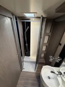 Fahrzeugbild Roller Team Zefiro Power Edition 266 P 180PS 4400kg TV WIFI #20