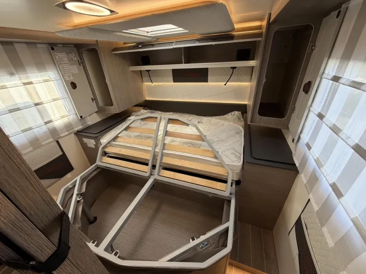 Fahrzeugbild Roller Team Zefiro Power Edition 266 P 180PS 4400kg TV WIFI #24