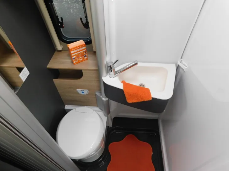 Fahrzeugbild Dethleffs Globetrail 75K 640 ES 8G-Automatik, Combi 6DE #13