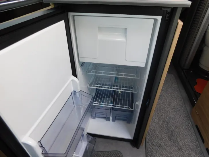 Fahrzeugbild Dethleffs Globetrail 75K 640 ES 8G-Automatik, Combi 6DE #16