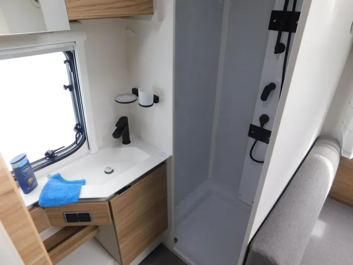 Fahrzeugbild Dethleffs Nomad 490 EST ATC+Duo-Control+Bugfenster+1800g #13