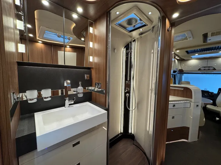 Fahrzeugbild Carthago chic e-line I 61 XL LE MB*170PS*5,5to. #9