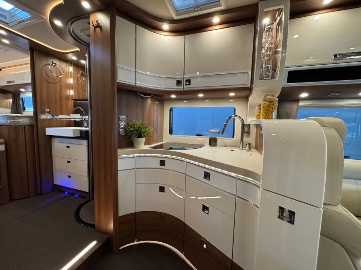 Fahrzeugbild Carthago chic e-line I 61 XL LE MB*170PS*5,5to. #8