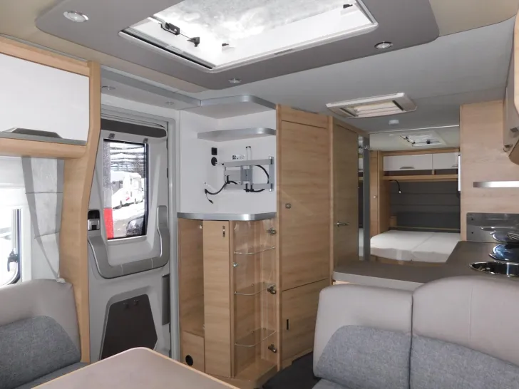 Fahrzeugbild Knaus Südwind 60 YEARS 650 UX 60-Years, Mover, Markise #8