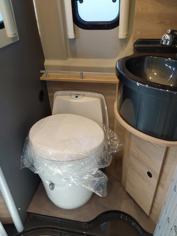 Fahrzeugbild Dethleffs Globetrail 640 ER Fiat Raumbad, top Ausstattung #11