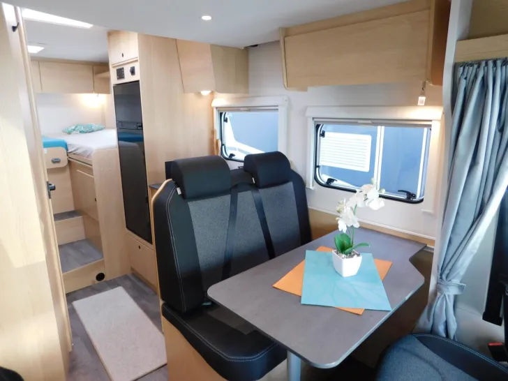 Fahrzeugbild Sunlight Sub TS 67 Markise, Radträger, Hubbett #8