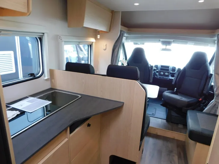 Fahrzeugbild Sunlight Sub TS 67 Markise, Radträger, Hubbett #10