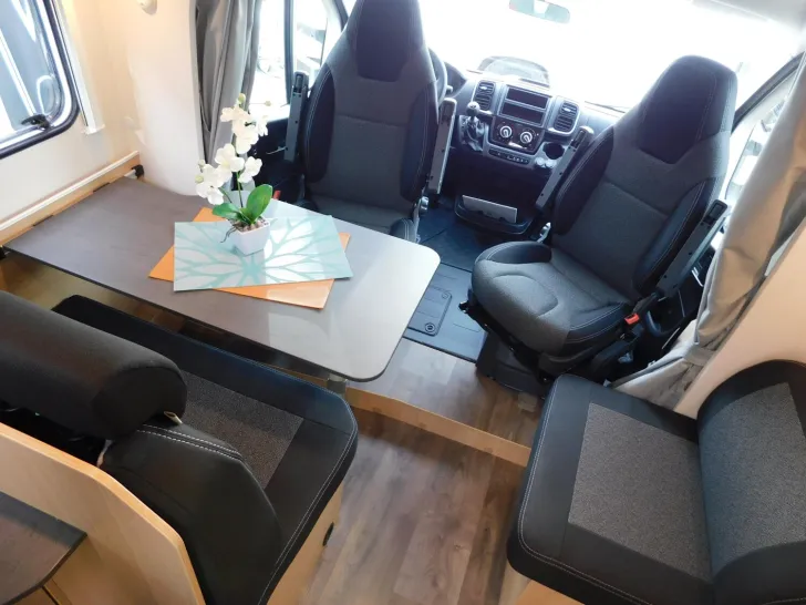 Fahrzeugbild Sunlight Sub TS 67 Markise, Radträger, Hubbett #11