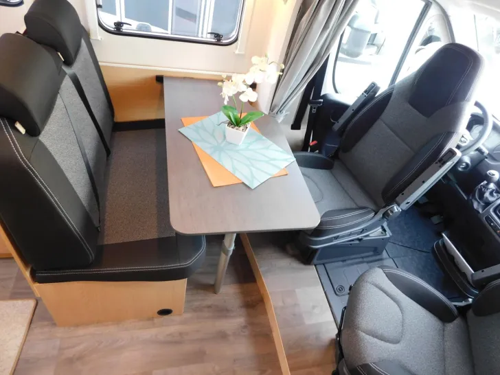 Fahrzeugbild Sunlight Sub TS 67 Markise, Radträger, Hubbett #12