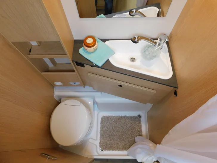 Fahrzeugbild Sunlight Sub TS 67 Markise, Radträger, Hubbett #17