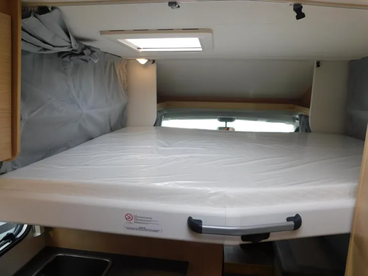 Fahrzeugbild Sunlight Sub TS 67 Markise, Radträger, Hubbett #19