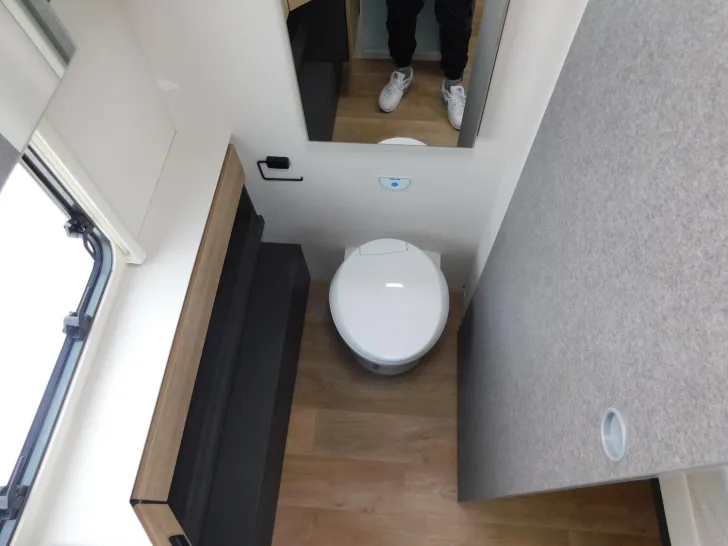 Fahrzeugbild Dethleffs Beduin Scandinavia 690 BQT Winterpaket + TV-Lift #14