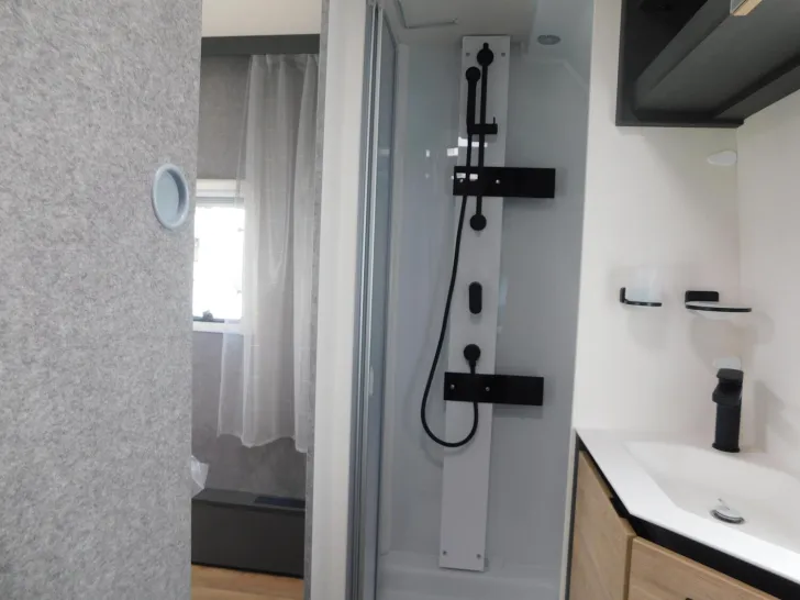 Fahrzeugbild Dethleffs Beduin Scandinavia 690 BQT Winterpaket + TV-Lift #15