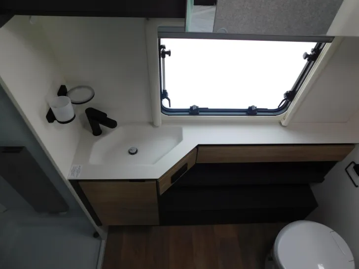 Fahrzeugbild Dethleffs Beduin Scandinavia 690 BQT Winterpaket + TV-Lift #17