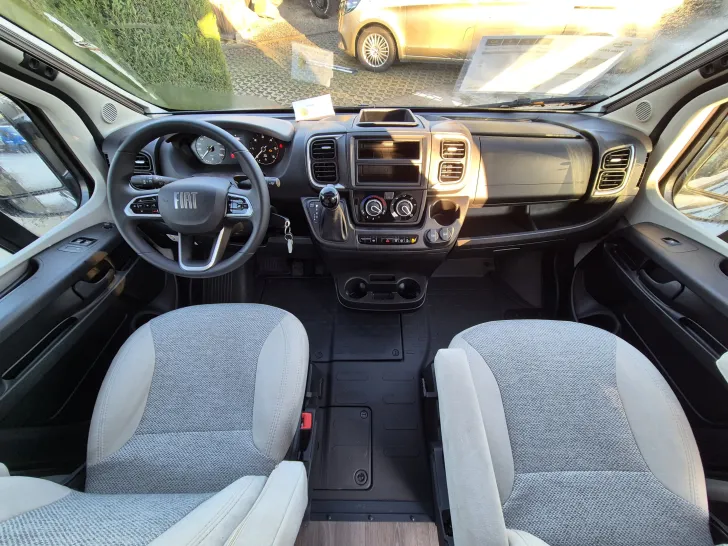 Fahrzeugbild Carado CV640 PRO+ Aufstelldach*Schwenkbad* #9