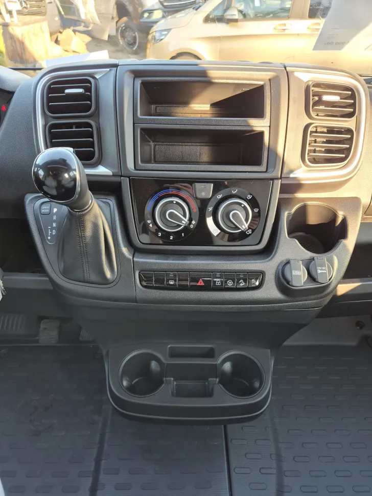 Fahrzeugbild Carado CV640 PRO+ Aufstelldach*Schwenkbad* #11