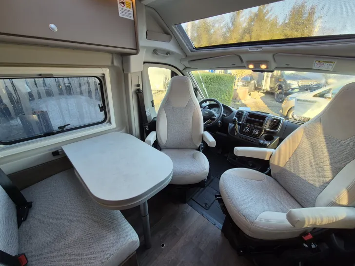 Fahrzeugbild Carado CV640 PRO+ Aufstelldach*Schwenkbad* #15