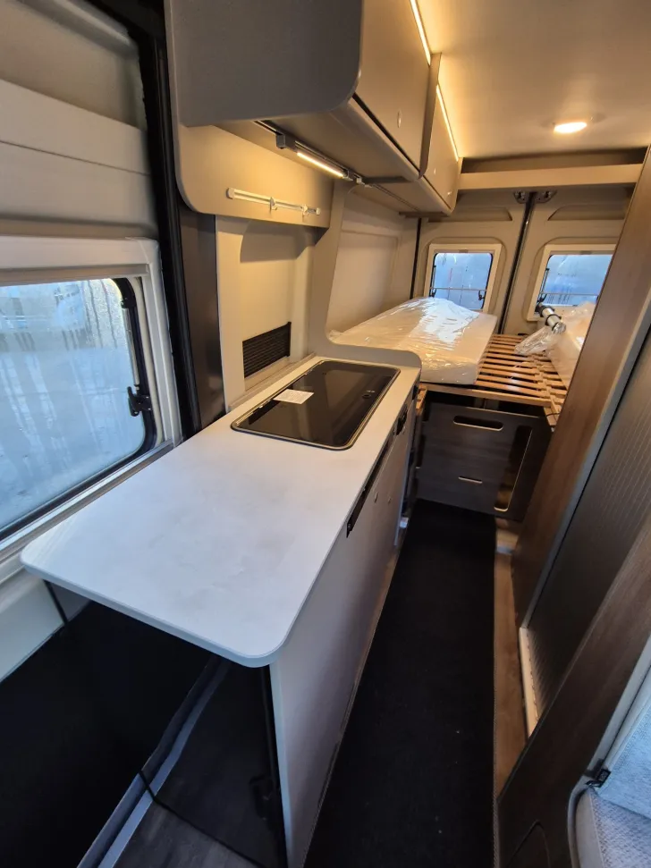 Fahrzeugbild Carado CV640 PRO+ Aufstelldach*Schwenkbad* #18