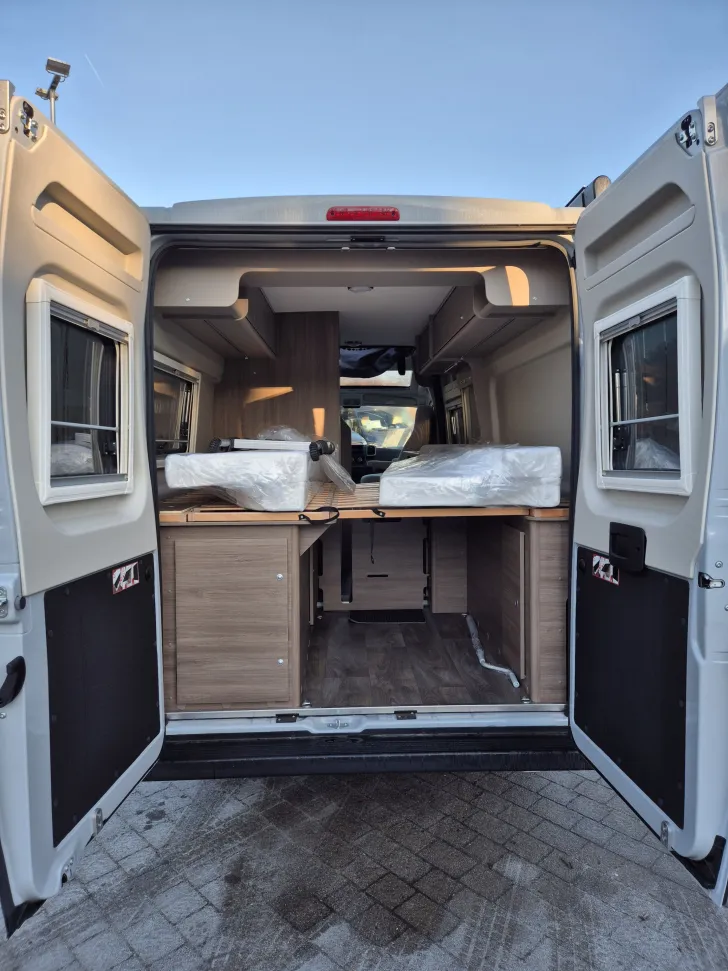 Fahrzeugbild Carado CV640 PRO+ Aufstelldach*Schwenkbad* #31