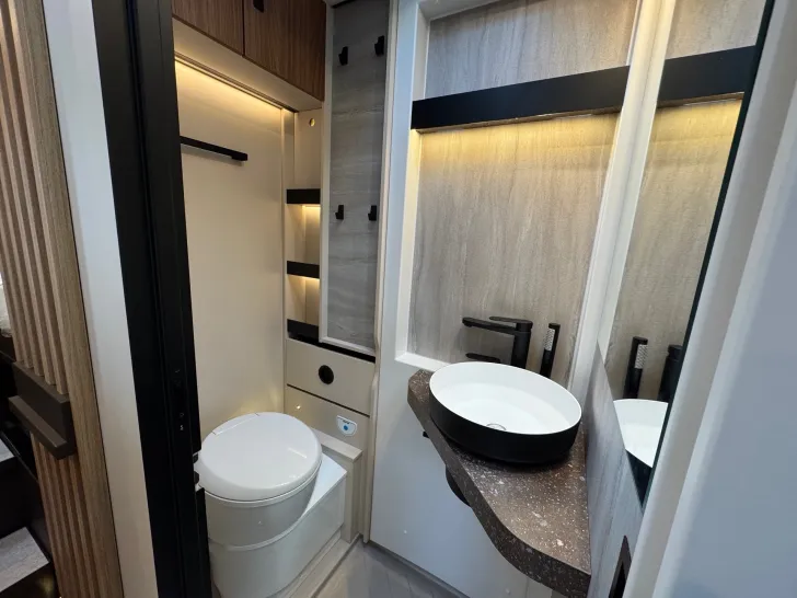 Fahrzeugbild Bürstner Signature SFT 7.0 #13