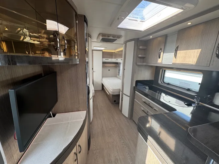 Fahrzeugbild Hobby Prestige 720 WLC Mover*Vorzelt #7