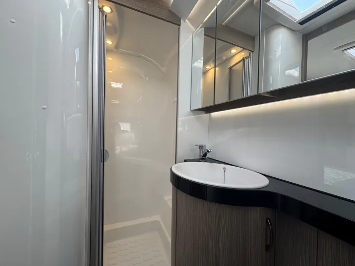 Fahrzeugbild Hobby Prestige 720 WLC Mover*Vorzelt #12