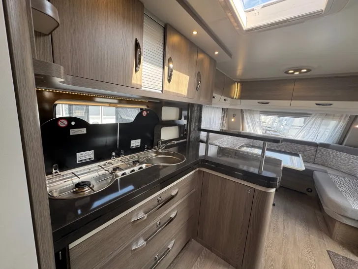 Fahrzeugbild Hobby Prestige 720 WLC Mover*Vorzelt #8