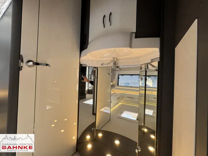 Fahrzeugbild Hobby Excellent 560 CFe Fussbodenerwärmung + Autark #13