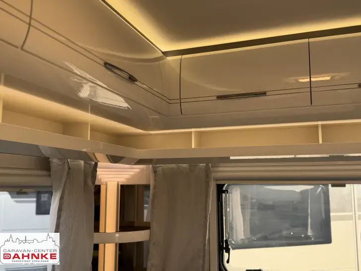 Fahrzeugbild Hobby Excellent 560 CFe Fussbodenerwärmung + Autark #17