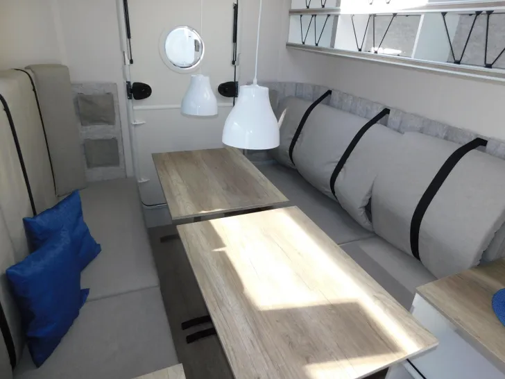 Fahrzeugbild Hobby Beachy 360 #12