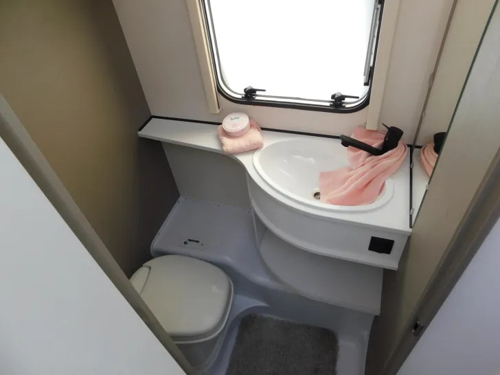 Fahrzeugbild Dethleffs c-go Active 525 KR up 7 Schlafplätze möglich !! #11