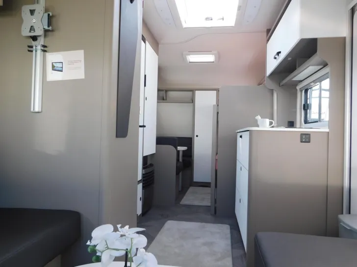 Fahrzeugbild Dethleffs c-go Active 525 KR up 7 Schlafplätze möglich !! #16