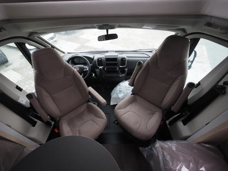 Fahrzeugbild Laika ECOVIP L 3009, 180 PS Maxi Autom., Tageszul. #6