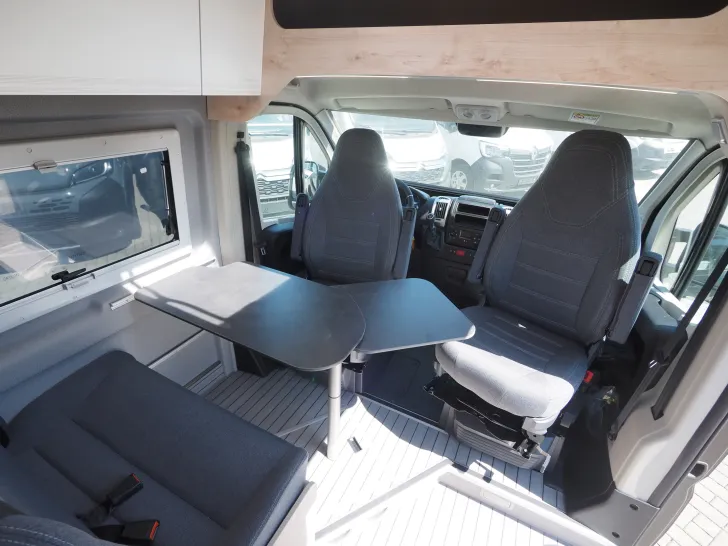 Fahrzeugbild Clever Celebration, Truma D/E, Schwenkbad, Tageszul. #7