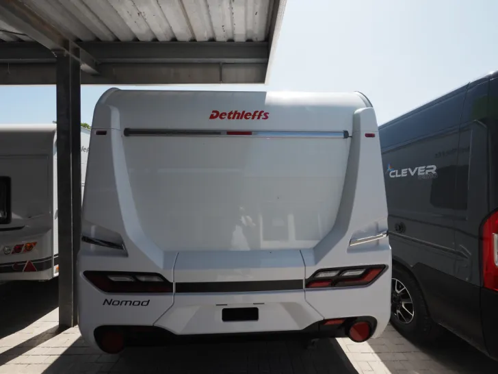 Fahrzeugbild Dethleffs Nomad 490 BLF, Rahmenfenster, Backofen, uvm #3