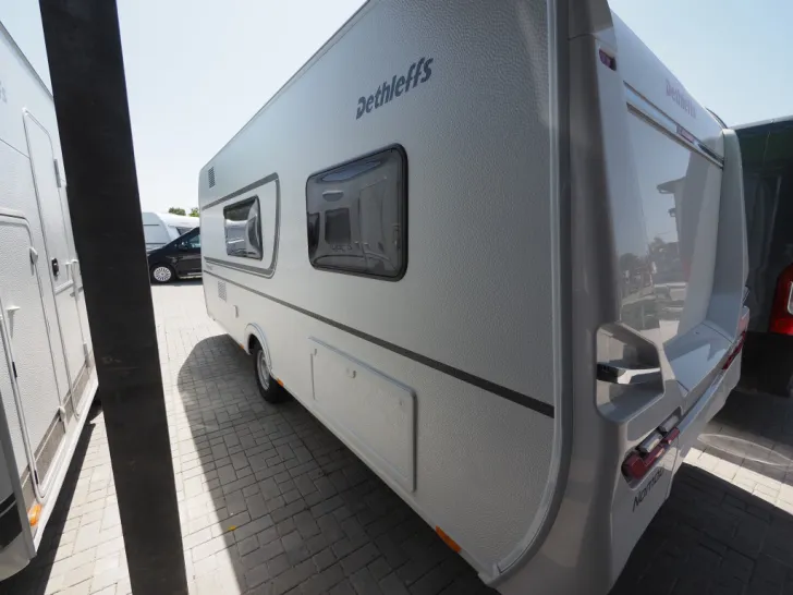 Fahrzeugbild Dethleffs Nomad 490 BLF, Rahmenfenster, Backofen, uvm #4