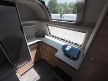 Fahrzeugbild Dethleffs Nomad 490 BLF, Rahmenfenster, Backofen, uvm #6