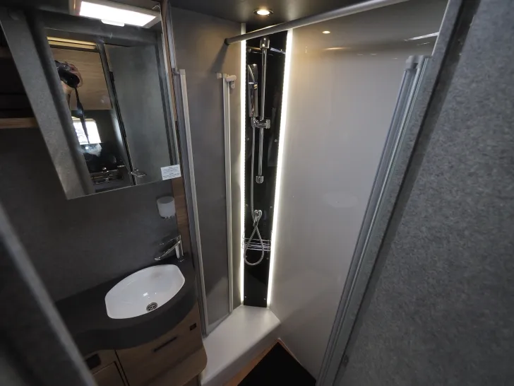 Fahrzeugbild Dethleffs Trend T 6817 EB GT, Automatik, Hubbett, Family #12