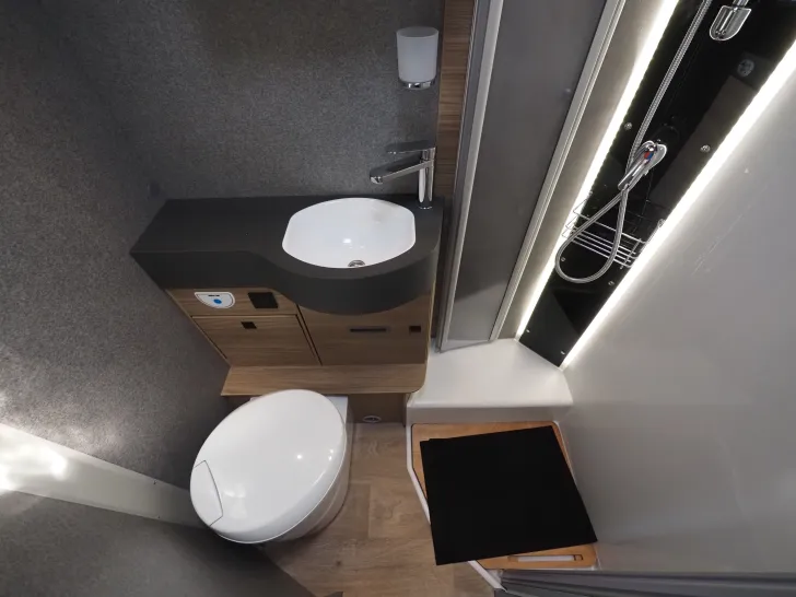 Fahrzeugbild Dethleffs Trend T 6817 EB GT, Automatik, Hubbett, Family #13