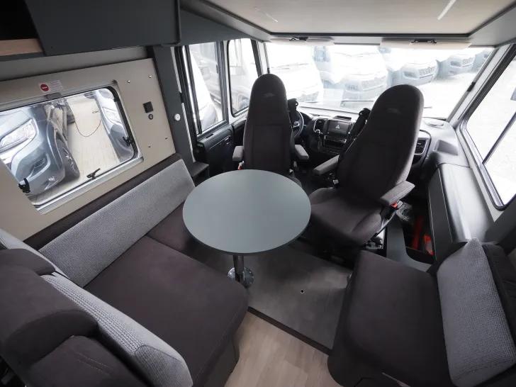 Fahrzeugbild Laika KOSMO H 1409, 180 PS Auto., Multimedia/Kam. #6