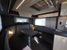 Fahrzeugbild Laika KOSMO L 105, Rundsitzgruppe/Hubbett, Autom. #6