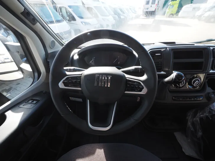 Fahrzeugbild Laika KOSMO L 105, Rundsitzgruppe/Hubbett, Autom. #7